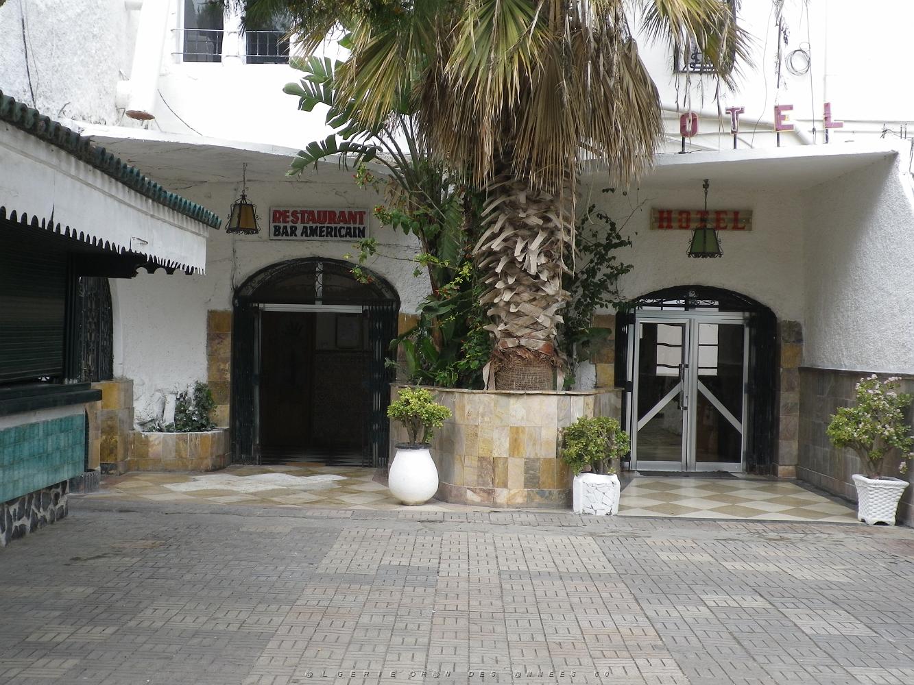 1959 Entree du Restaurant, et Entree de l'Hotel de canastel .JPG